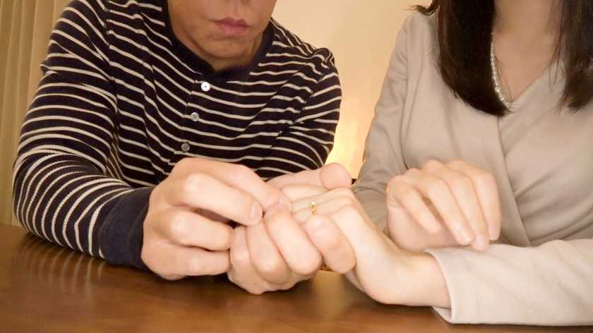 街行くセレブ人妻をナンパしてAV自宅撮影!⇒中出し性交! celeb.11 旦那様不在!美麗奥様、AV男優と久方ぶり他人棒浮気セックス!!の巻 in 池袋 サンプル画像3