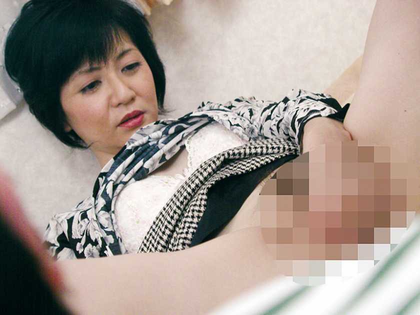 息子に発情した母親達 スペシャル版 240分9名 サンプル画像4