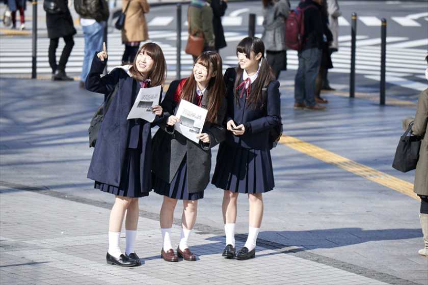 マジックミラー号 田舎からやってきた修学旅行生10名 未成年には過激な保健体育の特別講義でキツキツおま○こに挿入！汚れなき10代乙女の顔に精子をダラっと発射！10人中6人挿入成功！ 　サンプル画像4