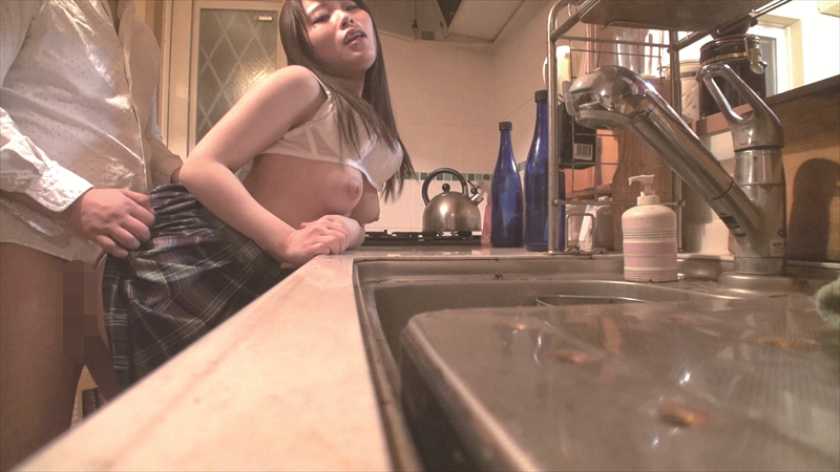 巨乳の姪っ娘は毎日ナマでハメたがる中出しSEX依存症 ～叔父(36)を犯し続けた少女の近親投稿映像～ るみ 女子高生 推定Fカップ 　サンプル画像4