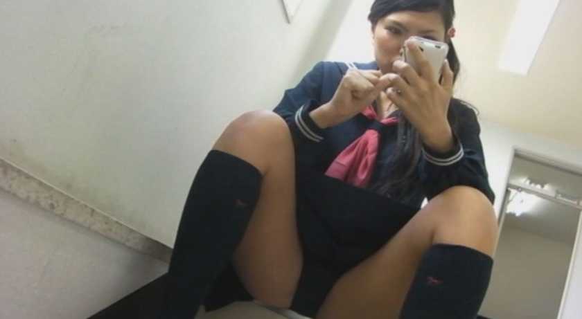 JK階段制服女子高生はじけるふともも 　サンプル画像4