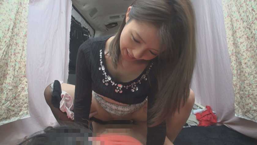 ガチナンパ！ 素股までって約束が興奮しちゃった素人女子！「あっ！？自分で挿れちゃった！」照れながらもオネダリ腰振りSEX！ 　サンプル画像5