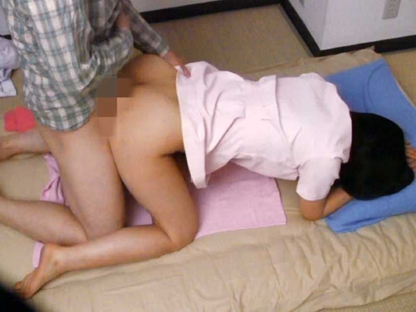 働く熟女に痴漢をしたら…逆にべっちょりマ◯コで哀願性交! サンプル画像5