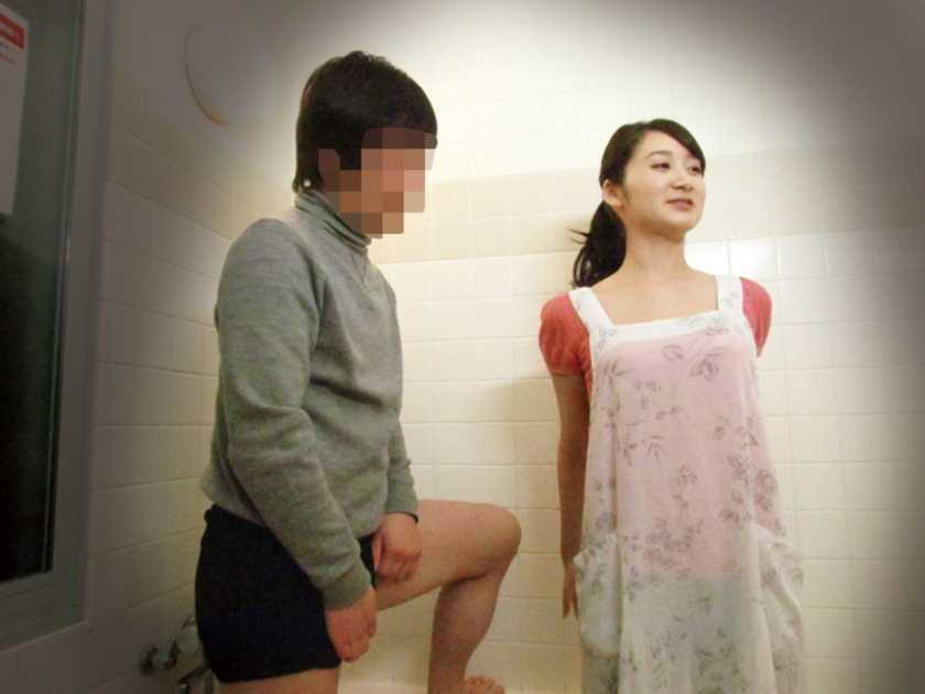 意外とヤレる!!家事代行サービスのおばさん 絢葉由貴 咲良しほ 葵千恵 斉藤みゆ サンプル画像5