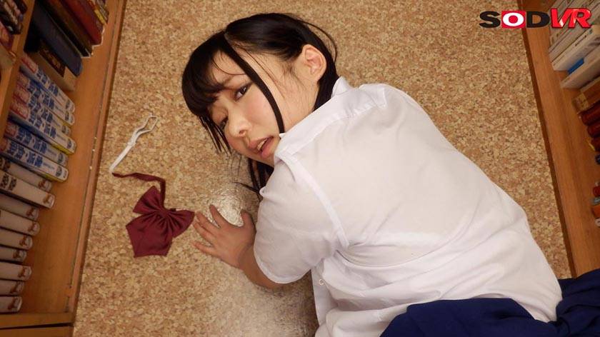 【VR】【視点移動VR】図書館の美少女をスカートの中まで凝視！どこまでも追い込み押し倒して中出しレイプ！ 　サンプル画像5