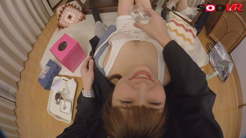 【VR】巨乳の後輩と二人羽織の練習！Jカップに我慢できず後ろから乳揉み！ 椎葉みくる 　サンプル画像5