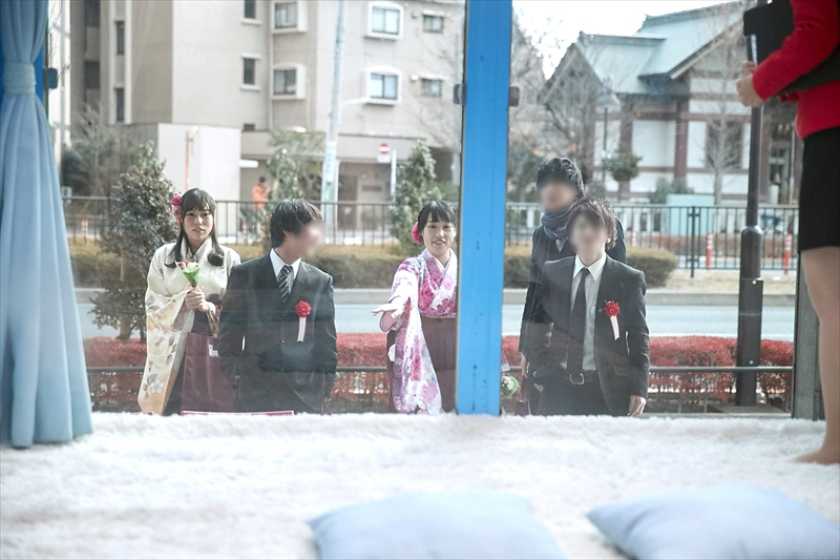 マジックミラー号 大学卒業式を終えたばかりの友達同士の男女が初乗車!Hなゲームでお互いのオナニーを見せ合ったら火が付いて“思い出SEX”までしてしまうのか!? 3 サンプル画像5