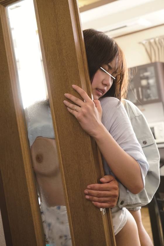 壁に押しつけられ逃げられない“固定L字セックス”で激しく突かれ連続イキする痙攣女 　サンプル画像5