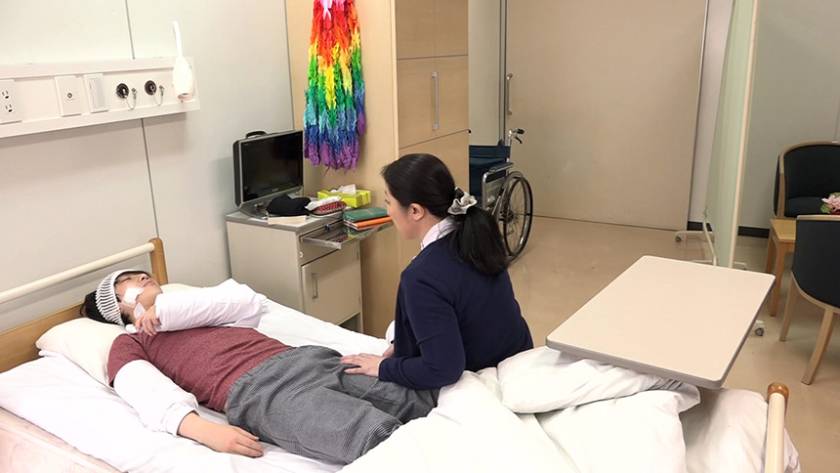 大好きな義母が病院の婦長をしているので入院して近●相姦 (2) サンプル画像6