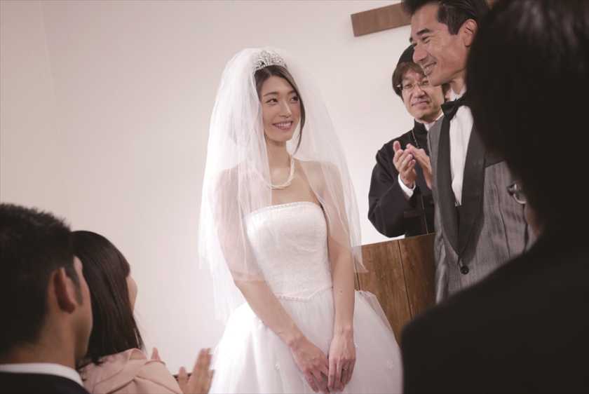 結婚式二次会 寝とられ 30歳年下の自慢の妻が結婚初夜、サッカー部の元カレに中出しされた・・・ 香苗レノン サンプル画像6
