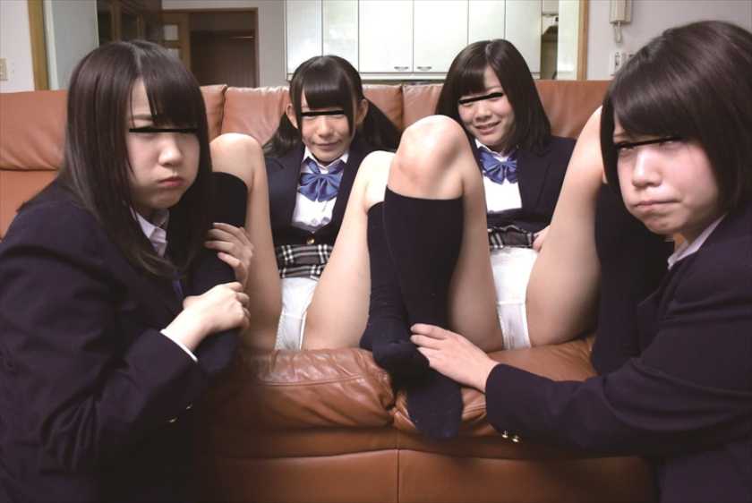 パンツ見ちゃダメ！ ヤキモチ妹たちが友達と遊んでいて、友達のパンツを見てたら、「お兄ちゃんのバカ！」と怒りだした。そして「私のパンツだけ見て。」と迫ってきた。 　サンプル画像6