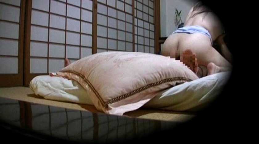 素人投稿映像 本物近親相姦 美人な母との中出し交尾完全盗撮 30組4時間 サンプル画像6