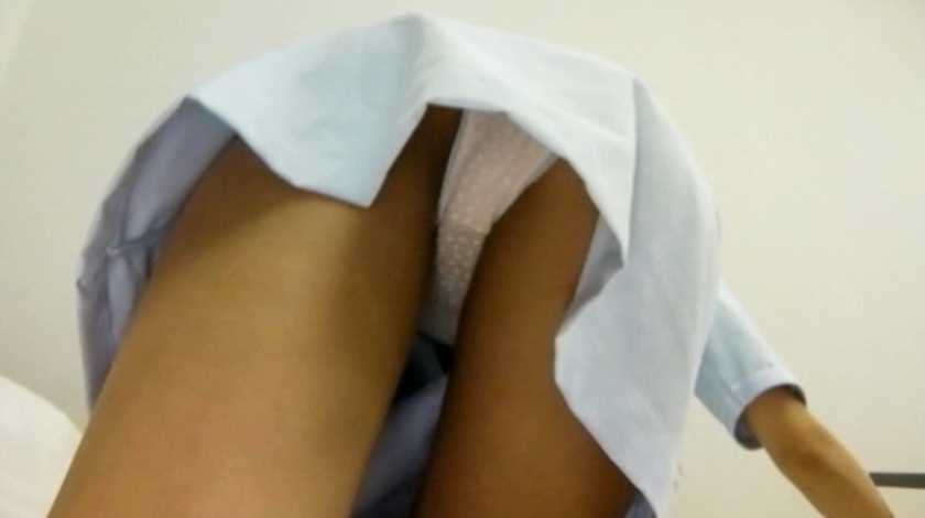 白衣の天使たちナースパンチラ逆さ撮り 　サンプル画像6