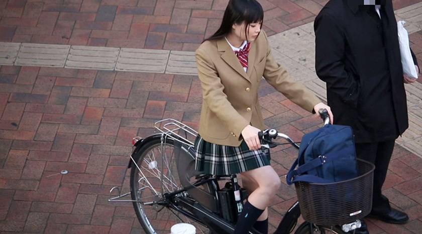 親が見たら泣くビデオ。死にたくなるほど辛いのに感じまくってヒィヒィ言ってる女子○生の凌辱セックス。清楚系J○に顔射&舌上射精&中出し 23人 4時間ベスト 涼宮琴音 若月まりあ 向井藍 　サンプル画像7