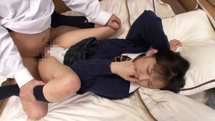 女先輩にHの練習だからとお願いしまくって素股してたら「あっ！生で入っちゃった！」気持ち良いからそのまま中出し 20人 8時間スペシャル 　サンプル画像7