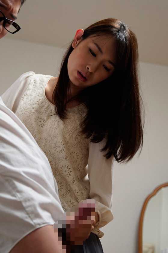 近所の団地妻に勃起薬を飲まされて、いきなりしゃぶられて発射させられて、中出しで筆おろしまでされてしまった僕。 4 今井真由美 とみの伊織 　サンプル画像7