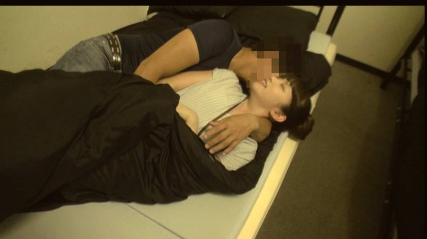 史上最高恥ずかしがりSOD女子社員 不安と興奮でずっと手をぎゅっとしてるドキドキ涙目初SEXを撮影出来ました！Webプロモーション部 入社1年目 中原愛子(24) アエギ方もわからないほど初心なのにおまんまんはもの凄くヌルヌルに！ 　サンプル画像7