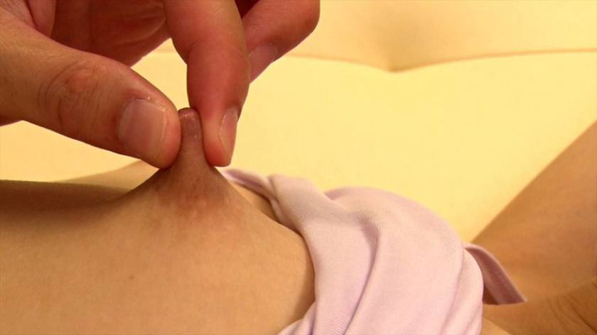 近所に住むノーブラタンクトップ姿の無防備に胸チラさせるつるぺた貧乳娘に媚薬を飲ませると敏感なカラダに！超絶感じやすい乳首を触りながら激ピストン！効果抜群過ぎて何度も仰け反り痙攣イキ！ 栄川乃亜 あおいれな 宮沢ゆかり 山川ゆな 　サンプル画像7