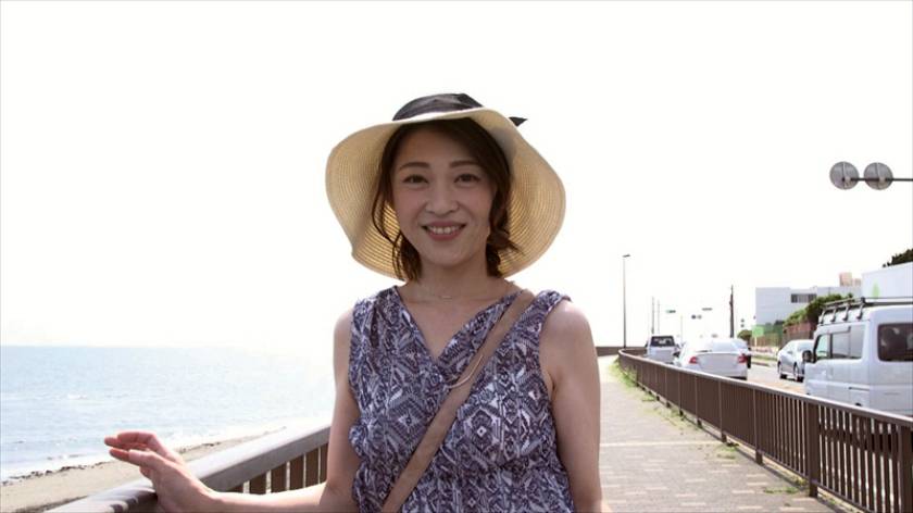 風薫る鎌倉で出会った微笑み美人。女としての夏がまた、始まる。 久保今日子 43歳 AV DEBUT サンプル画像8