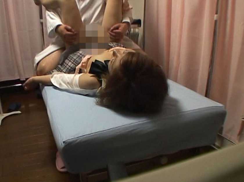 院内盗撮 麻酔薬レイプ 美人患者に狙いを定め診療中に投薬し身体が動かなくなったら勝手にSEX サンプル画像9