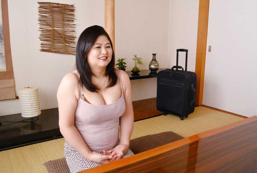 金沢から上京した嫁の母が…五十路義母 川原万智子 サンプル画像9