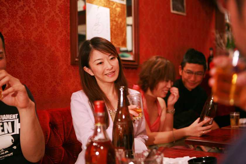 スナックで働く具合のイイお姉さん8人としっぽりエッチなことしちゃいました 　サンプル画像9
