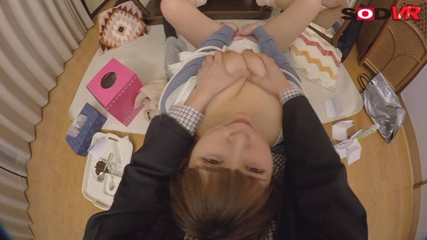 【VR】巨乳の後輩と二人羽織の練習！Jカップに我慢できず後ろから乳揉み！ 椎葉みくる 　サンプル画像9