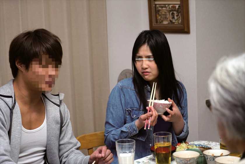 無理矢理犯した妹のマ○コが気持ちよすぎて中出ししてもピストンをやめなかったら愛液と精子で泡立ちマン汁垂れ流し サンプル画像9