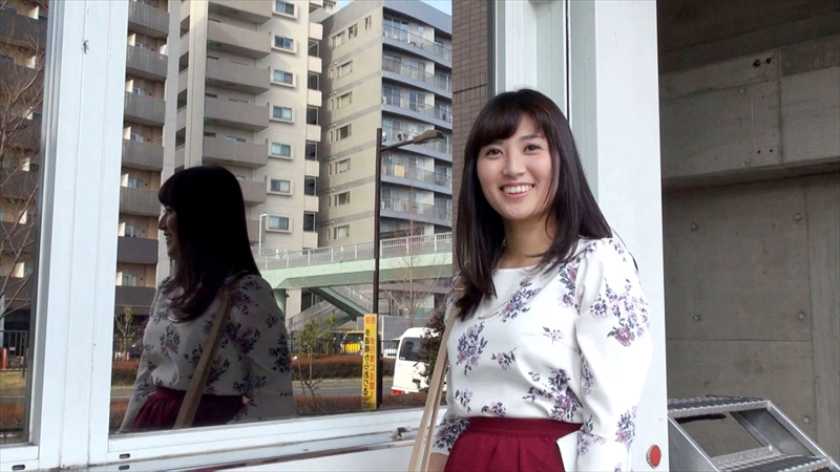 夫に内緒で初めてのセンズリ鑑賞「本当に外から見えないんですよね？」マジックミラー号の中で興奮が倍増してパンツを濡らす素人妻たち 　サンプル画像9