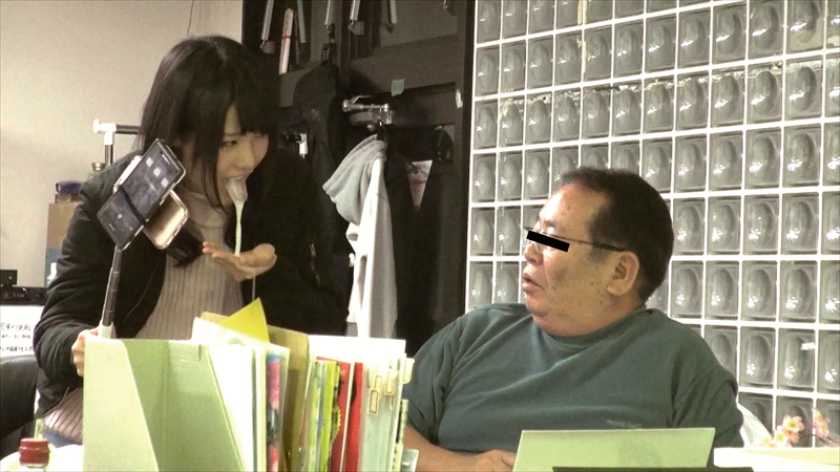 お口の中に3発以上のザーメンを入れて池袋・秋葉原・中野を野外散歩！頬袋でぐちゅぐちゅ泡立つザーメン！街中で大きく羞恥開口！舌上の精子を味わいながら、最後は人前でごっくん！ 水城りの 柑南るか 最上晶 いろは 美咲かのん 　サンプル画像9