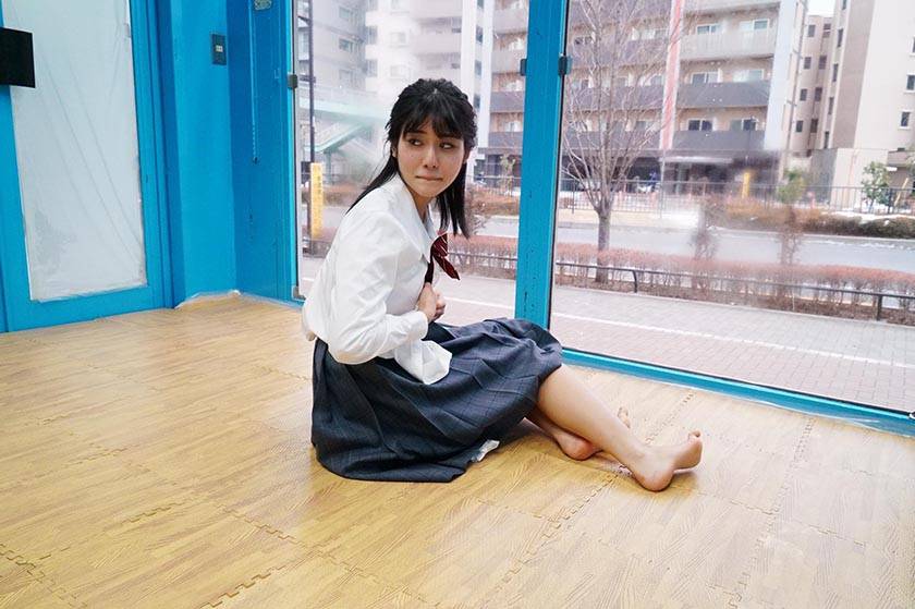 なるみちゃん(18) 女子〇生 マジックミラー号 育ちの良いお嬢様女子〇生が人生初の膣内洗浄でイキまくり!! サンプル画像9