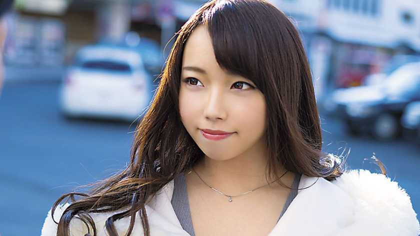熊谷市に遠征して駅前ナンパ！色白でゆるふわな巻き髪の工場勤務美少女ユキちゃん20歳。大きめのお尻&細いウエストでバックの付き心地が最高。股関節が柔らかいからM字開脚の騎乗位もグー！髪の毛を振り乱してイク美少女ってはっきり言ってエロい！ パッケージ画像