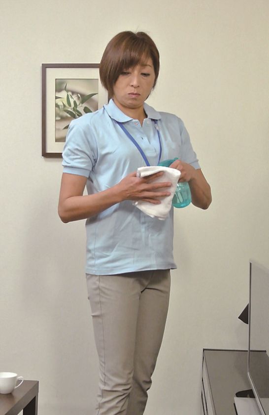 家事代行サービスのおばさんを口説いてSEXする10人4時間 　サンプル画像14