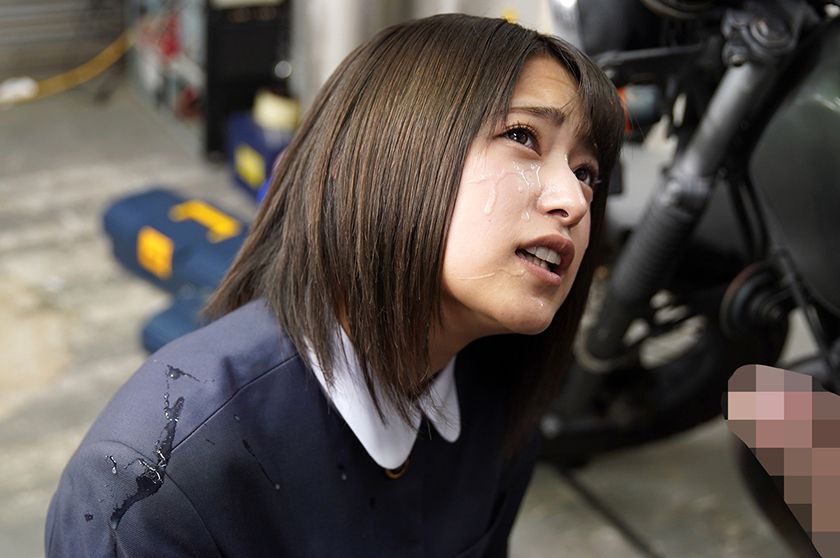 「気弱な子だと思ったら…」痴漢したオヤジを死角に連れ込み精子　サンプル画像14