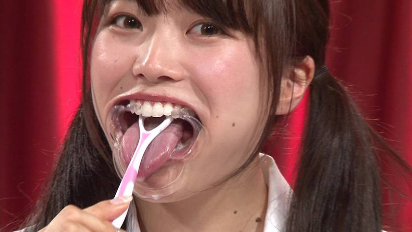 【緊急生放送】美女のよだれまみれ！舌でベロベロ×唾液ビチャビ　サンプル画像1