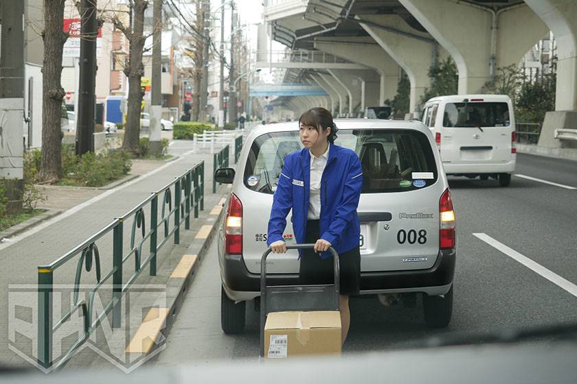 街中で見かける綺麗な働く女たち 敏感体質で何度もイキ狂うドM　サンプル画像1