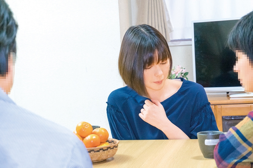 コタツ特化アングル近親相姦！ コタツの中！お義母さんのマ○コ　サンプル画像2