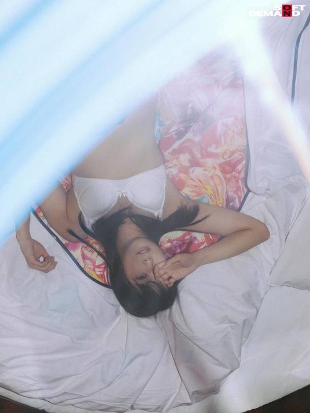 3つの情交 初3P 初素人男性 初スタジオ撮り ハイパーど素人娘 涼風えみ(23)　サンプル画像2