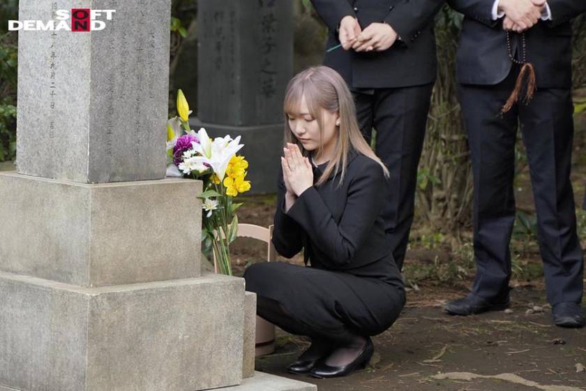 法事で7年ぶりに再会した同級生たちに酔わされ●●された金髪喪 サンプル画像2