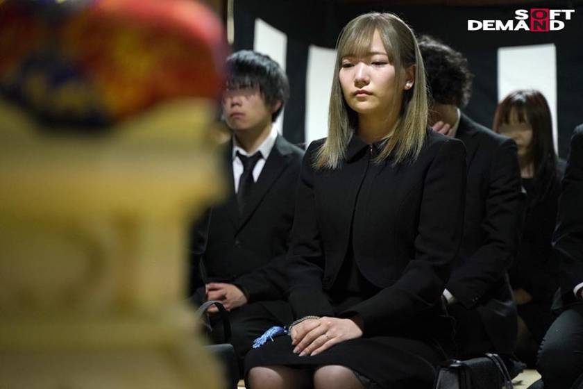 法事で7年ぶりに再会した同級生たちに酔わされ●●された金髪喪 サンプル画像3