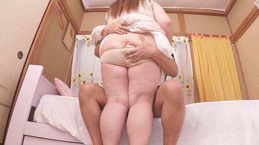 AV史上最高ポチャドル誕生 B110W130H105 愛くるしい童顔なのに脂増し増しA5ランクシャトーブリアン女子、コンプレックスを抱えながらとびきりの笑顔でデビュー！！肉丸肉美ちゃん(仮名)　サンプル画像3