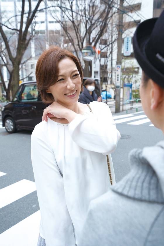 五十路四十路妻 街頭ナンパで完熟アナル突貫SEX 12人 5　サンプル画像4