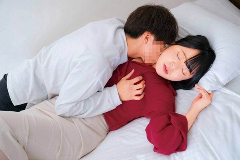 @新宿 地方の人妻限定 巨大バスターミナル前で訳アリ人妻をナンパしてみた 2 サンプル画像4
