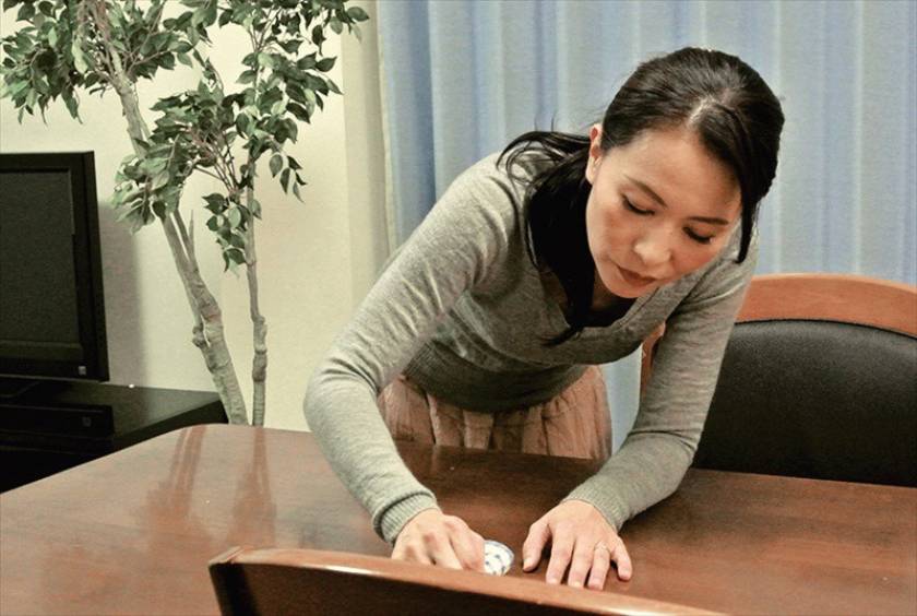 普通の人妻さんが自宅で酔わされてNTRセックスに至る緊迫ドキ　サンプル画像4