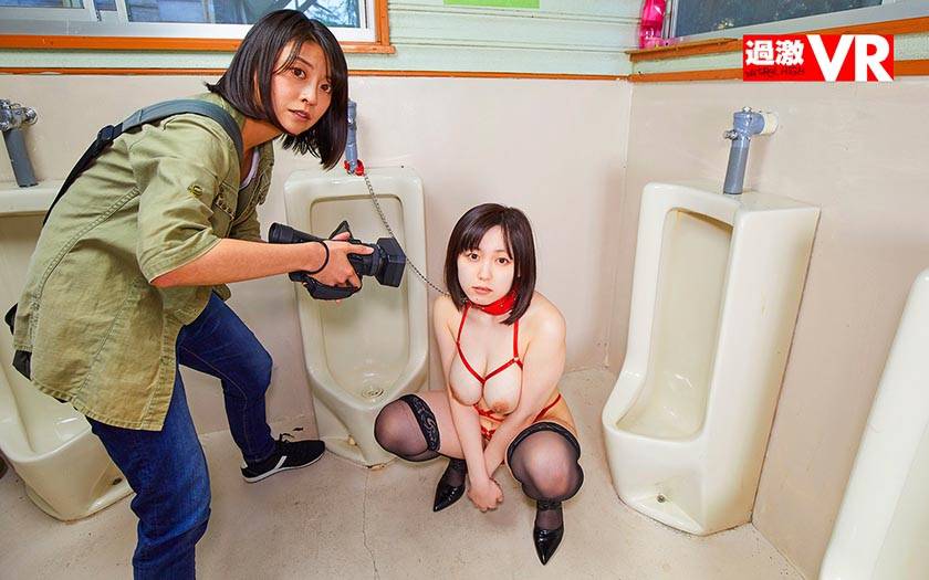 【VR】露出AVの撮影隊と遭遇 VR 昼休み中の公園で女監督　サンプル画像5