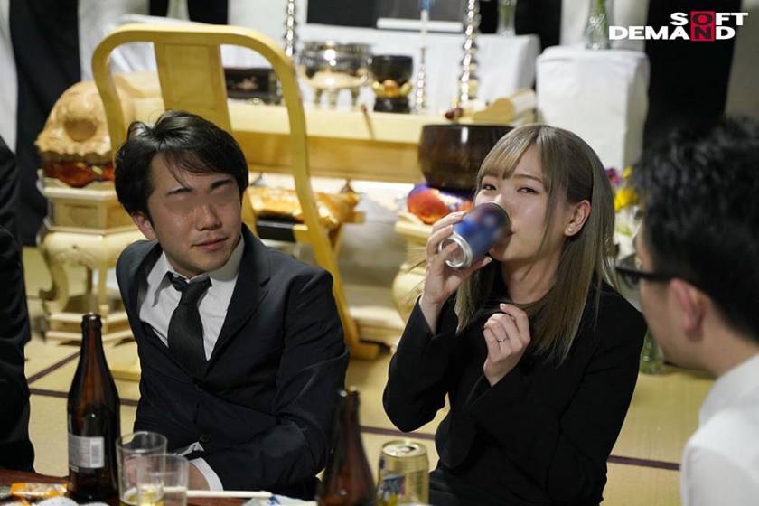 法事で7年ぶりに再会した同級生たちに酔わされ●●された金髪喪 サンプル画像7
