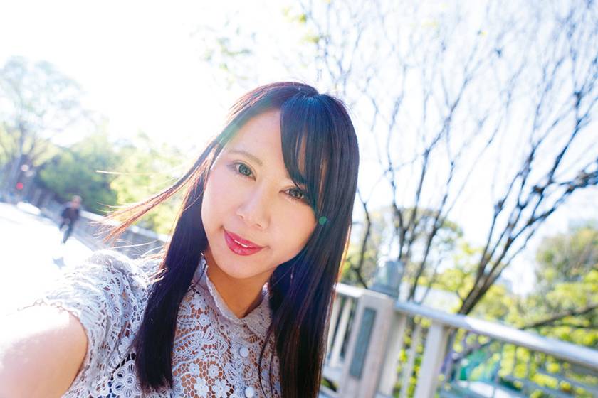 @新宿 地方の人妻限定 巨大バスターミナル前で訳アリ人妻をナンパしてみた 2 サンプル画像9