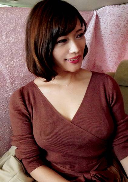久しぶりのナンパに浮つく奥さまにイケメン男優が褒めて褒めて褒めちぎった結果 サンプル画像
