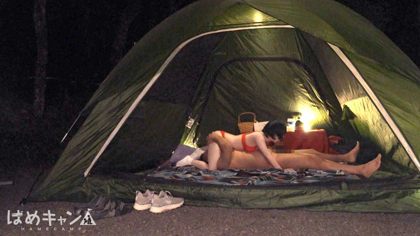 【合法ロリ顔美少女をガチキャンプ場で激ハメ！】外で放尿中に凸　サンプル画像10