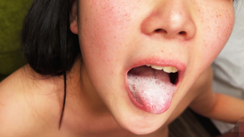 「精子全部飲んでください！」素人娘の連続ごっくん大量精飲フェ　サンプル画像18